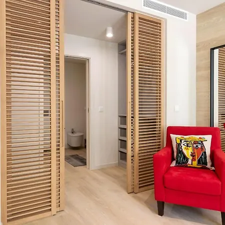 Stylish In Liberdade With Parking By Lovelystay *