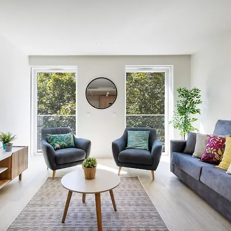 Stylish In Liberdade With Parking By Lovelystay *
